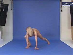 unbelievable bare gymnastics by Vetrodueva